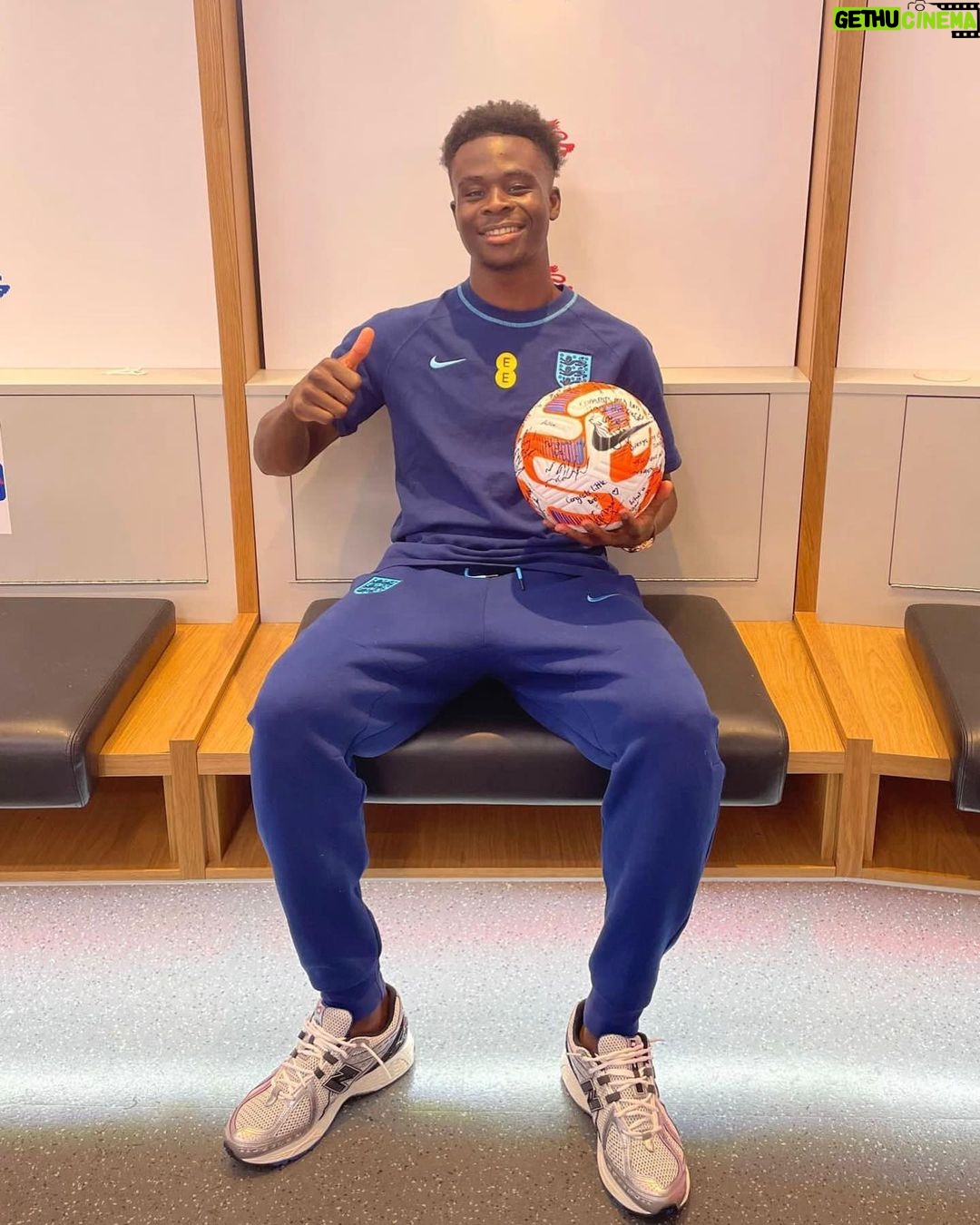 Bukayo Saka Instagram - My +1 for my summer break ⚽️😂