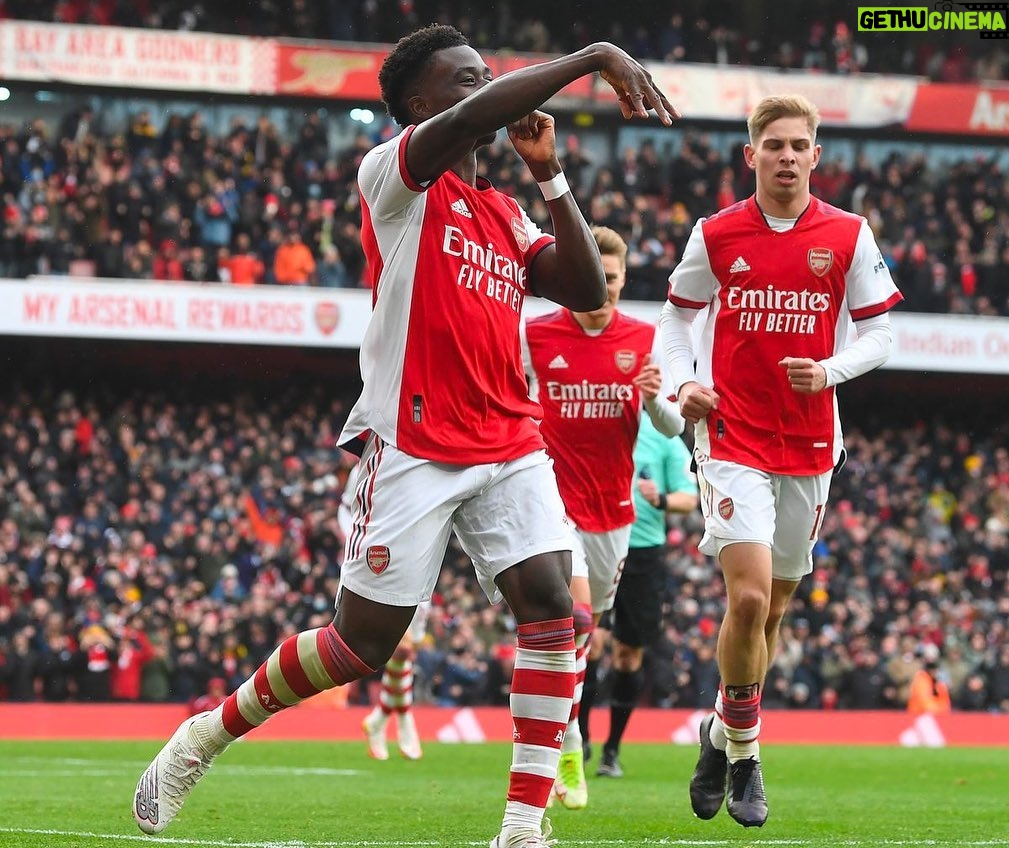 Bukayo Saka Instagram - What a player ! Thank you for everything bro. Enjoy your next chapter @m10_official 🙏🏿❤️