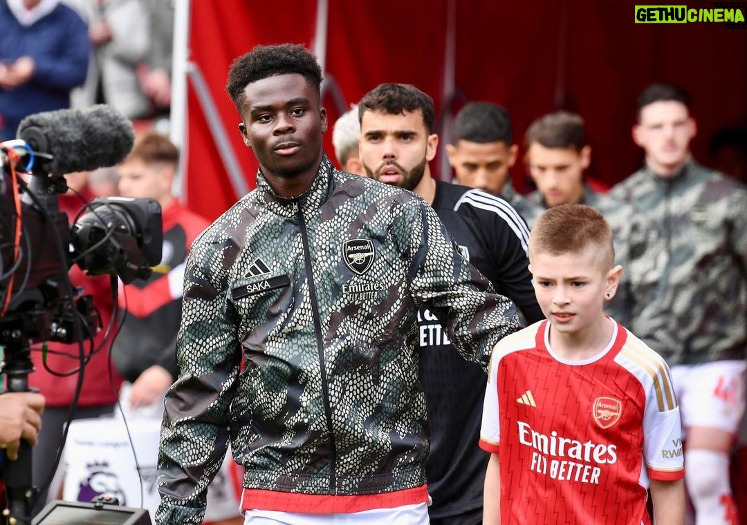 Bukayo Saka Instagram - Afternoons like this 🤩🔴 An honour leading my team out to victory today. Enjoy your weekends Gunners and congrats bro @eddienketiah ⚽️⚽️⚽️ Emirates Stadium