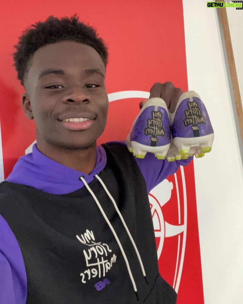 Bukayo Saka Instagram - I join my fellow New Balance athletes in supporting @newbalance’s global community programme, My Story Matters. The #MyStoryMatters initiative aims to celebrate black achievements in sport, music and culture, in addition to providing economic resources to help support black communities. As part of the initiative I am pleased to be donating football kits, footballs, training gear and football bibs to my former school Edward Betham to inspire the next generation of footballers 🙏🏾 @newbalancefootball