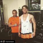Burak Tozkoparan Instagram - Yaza hazırlanıyoruz...Kışın güzel bir sürece girmiştik ancak hem Burağın set durumu hem de benim iş tempom aramıza mesafe koymuştu.Ancak uzaktayken bile iletişim halinde beslenme ve antrenmanını bırakmadı.Şimdi ise sıkı bir tempoda emin adımlarla ortaya harika bir iş çıkartıyoruz.Yaptığın her antrenmanın hakkını veriyorsun kardeşim 💪🏽 @momoracer