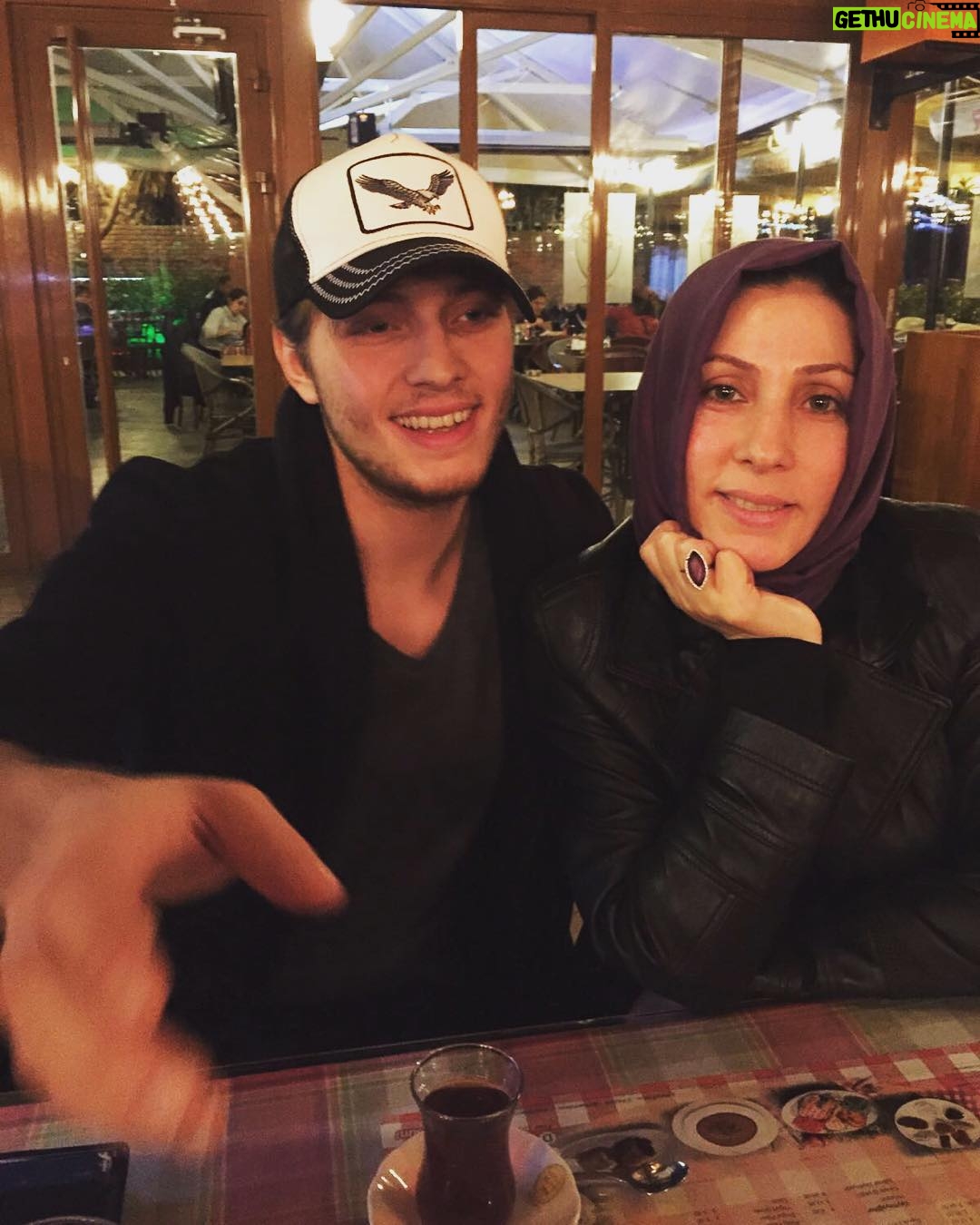 Burak Tozkoparan Instagram - Canim annem ❤️💀