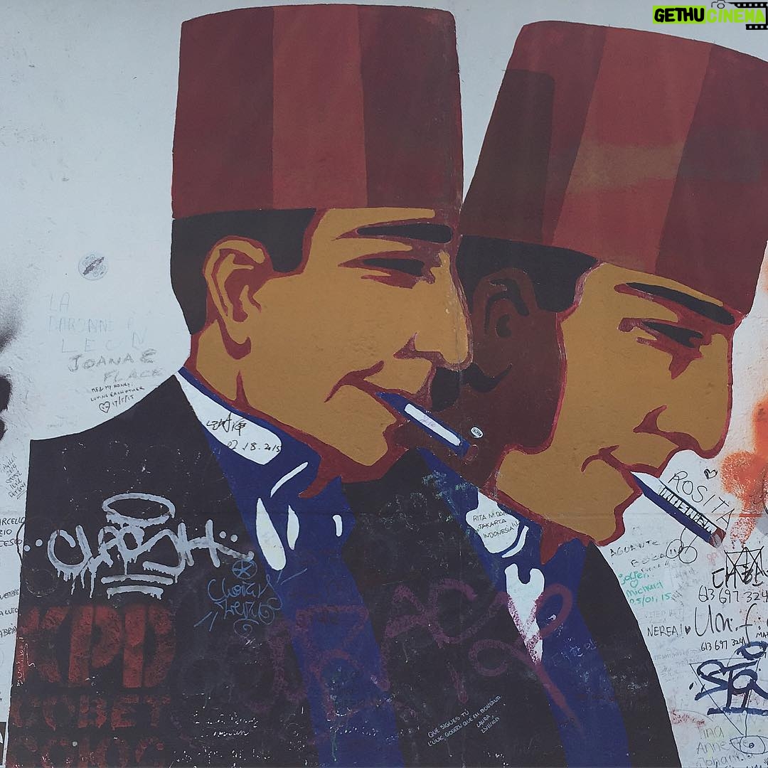 Burak Tozkoparan Instagram - #ottoman #berlinwall