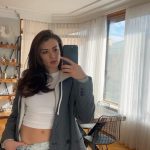 Burcu Özberk Instagram - Başımın tatlı belası ve yeni öğrendiğim ayna pozu🥹😅