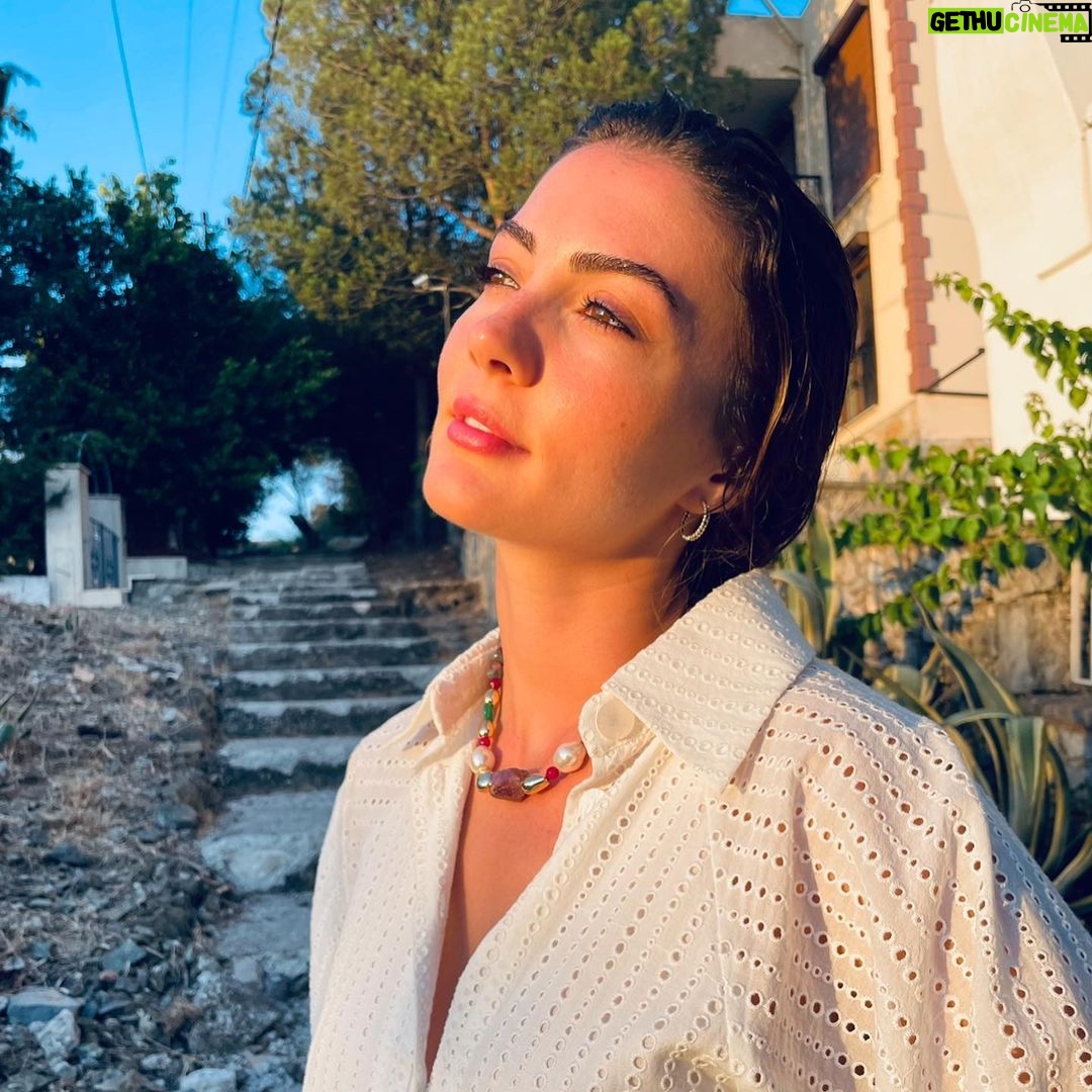 Burcu Özberk Instagram - Bir yaş daha almadan, kendimle ilgili yeni keşifler yaptığım an’ları paylaşmak istedim. Katlanarak artsın diye✨