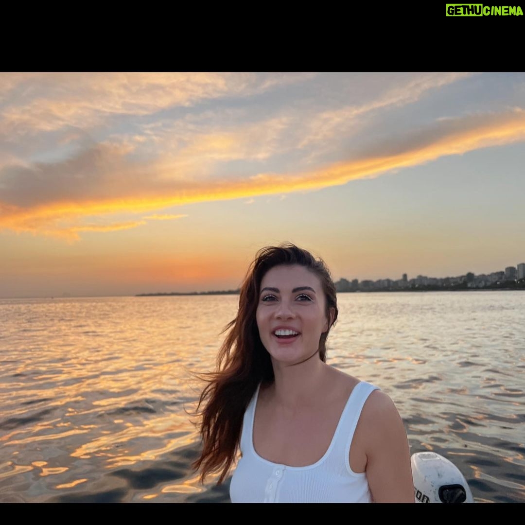 Burcu Özberk Instagram - Bir yaş daha almadan, kendimle ilgili yeni keşifler yaptığım an’ları paylaşmak istedim. Katlanarak artsın diye✨
