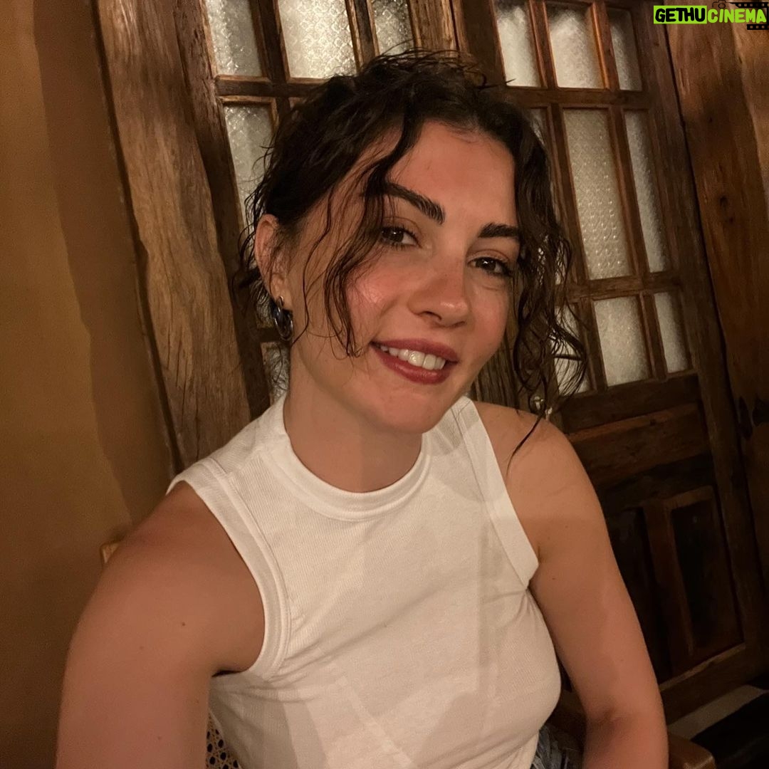 Burcu Özberk Instagram - Bir yaş daha almadan, kendimle ilgili yeni keşifler yaptığım an’ları paylaşmak istedim. Katlanarak artsın diye✨