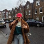 Burcu Özberk Instagram - Ve iyi bir çocuk olursanız belki Şirinleri bile görebilirsiniz😅 Notting Hill