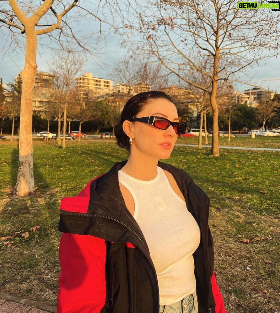 Burcu Özberk Instagram - Gün batımını en sevdiğim yer🫠