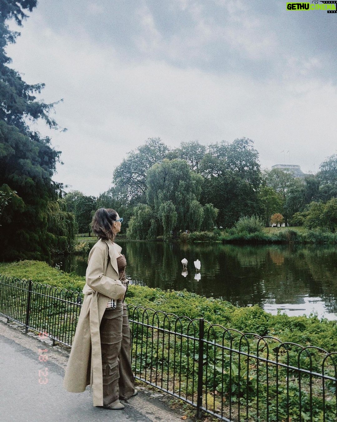 Burcu Özberk Instagram - 🖤 St James's Park