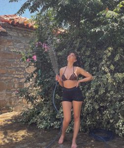 Burcu Özberk Instagram - Tatiller hep güzeldir🫠 📸 @juligamzesubs