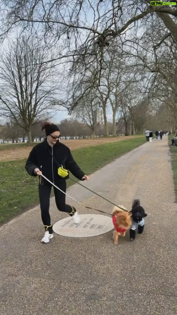 Burcu Özberk Instagram - 🌞 pazar gibi pazar❤️ Kensington Gardens
