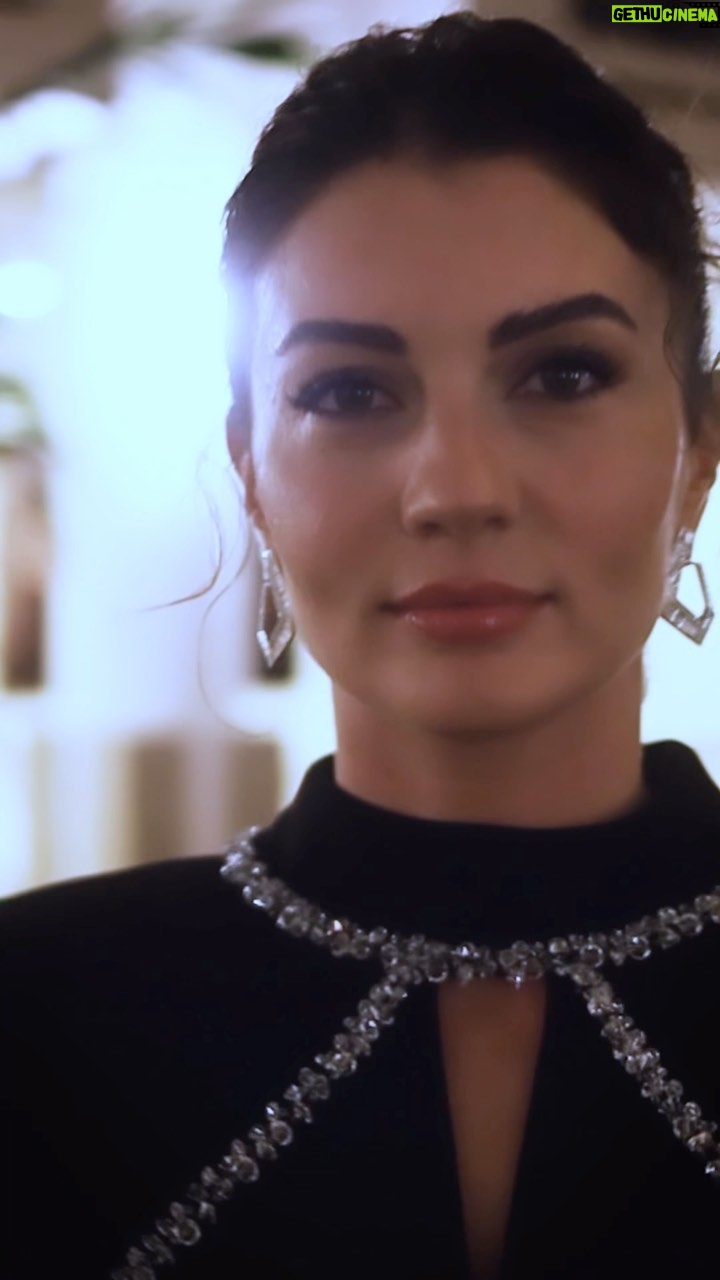Burcu Özberk Instagram - @lexusturkiye zaman geriye aksın🥲🤍