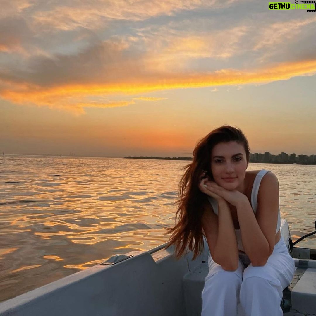 Burcu Özberk Instagram - Ne kadar güzel olabilirse 🤍