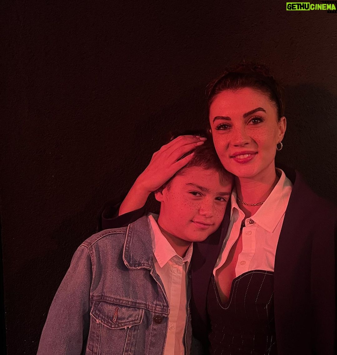 Burcu Özberk Instagram - Bugün Can’ın doğum günü 🎇 Hayatımda olduğun için mutluluğumu anlatmaya kelimeler yetmez🤍 Gözlerin parlasın diye her zaman yanında olacağım. Söz veriyorum ✨ Video bizim özetimiz🫢