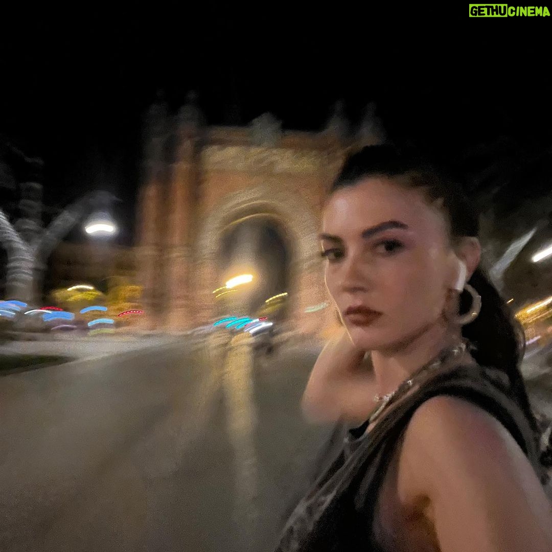 Burcu Özberk Instagram - Barcelona Barcelona 🍷