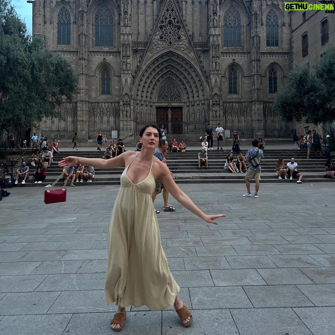 Burcu Özberk Instagram - Barcelona Barcelona 🍷