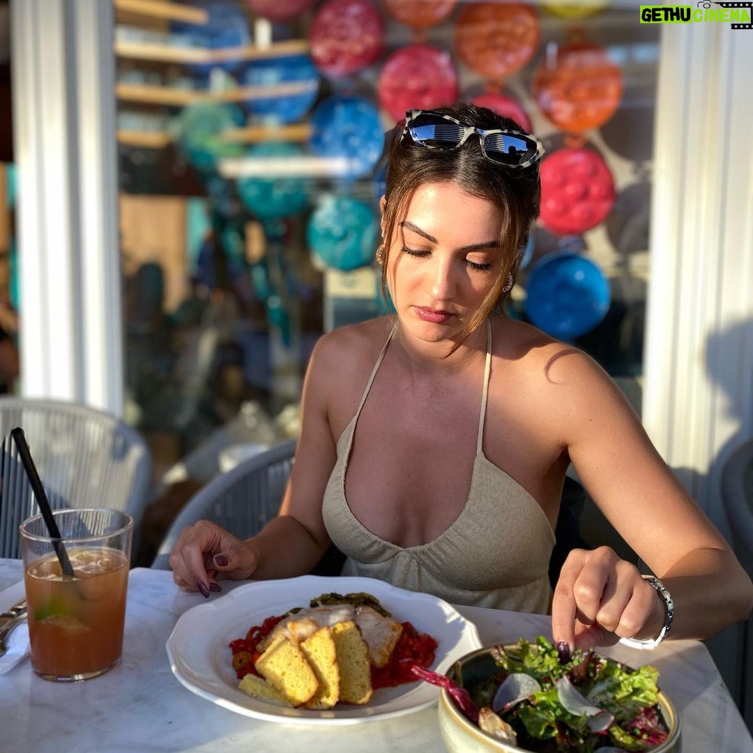 Burcu Özberk Instagram - Son fotoğraf favorim 😂😂😂