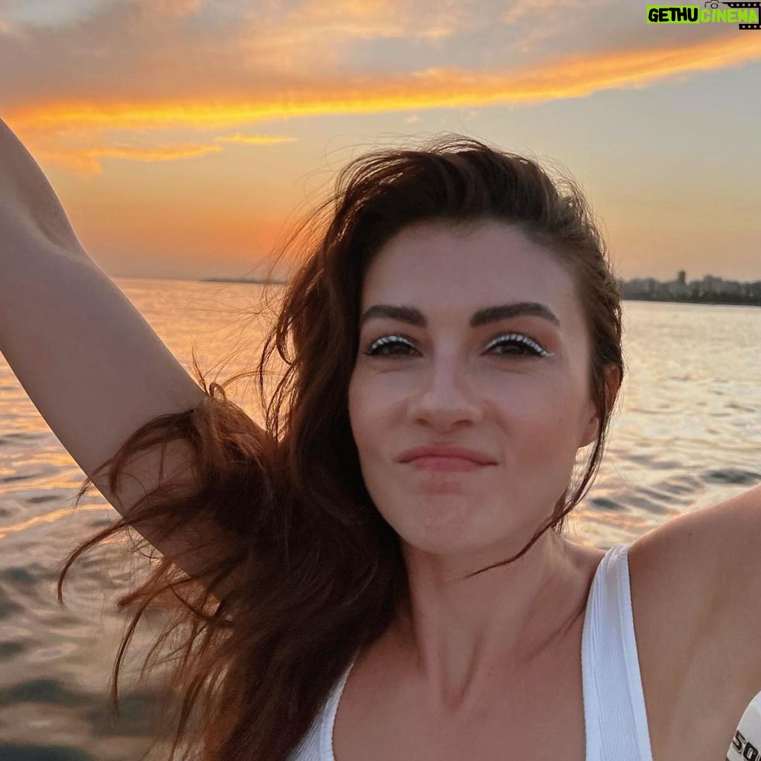 Burcu Özberk Instagram - Ne kadar güzel olabilirse 🤍