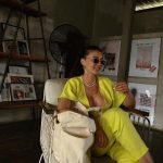 Burcu Özberk Instagram - Farkında olmadan çekilen foto🖤 ben