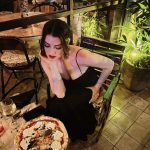 Burcu Özberk Instagram – Gece 🖤
