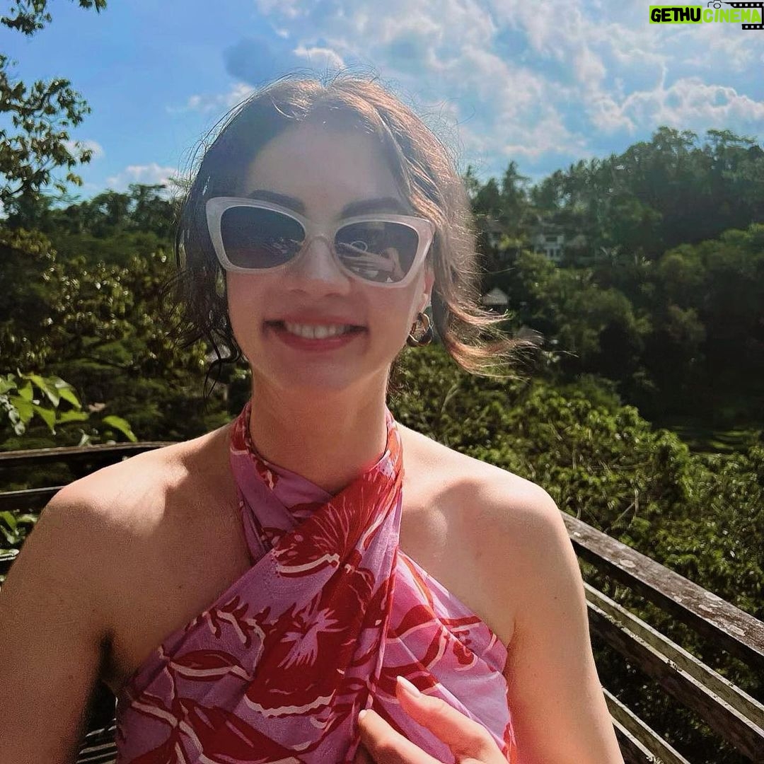 Burcu Özberk Instagram - Yediğim içtiğim benim olsun gördüğüm yerler inanılmaz 🤍😅