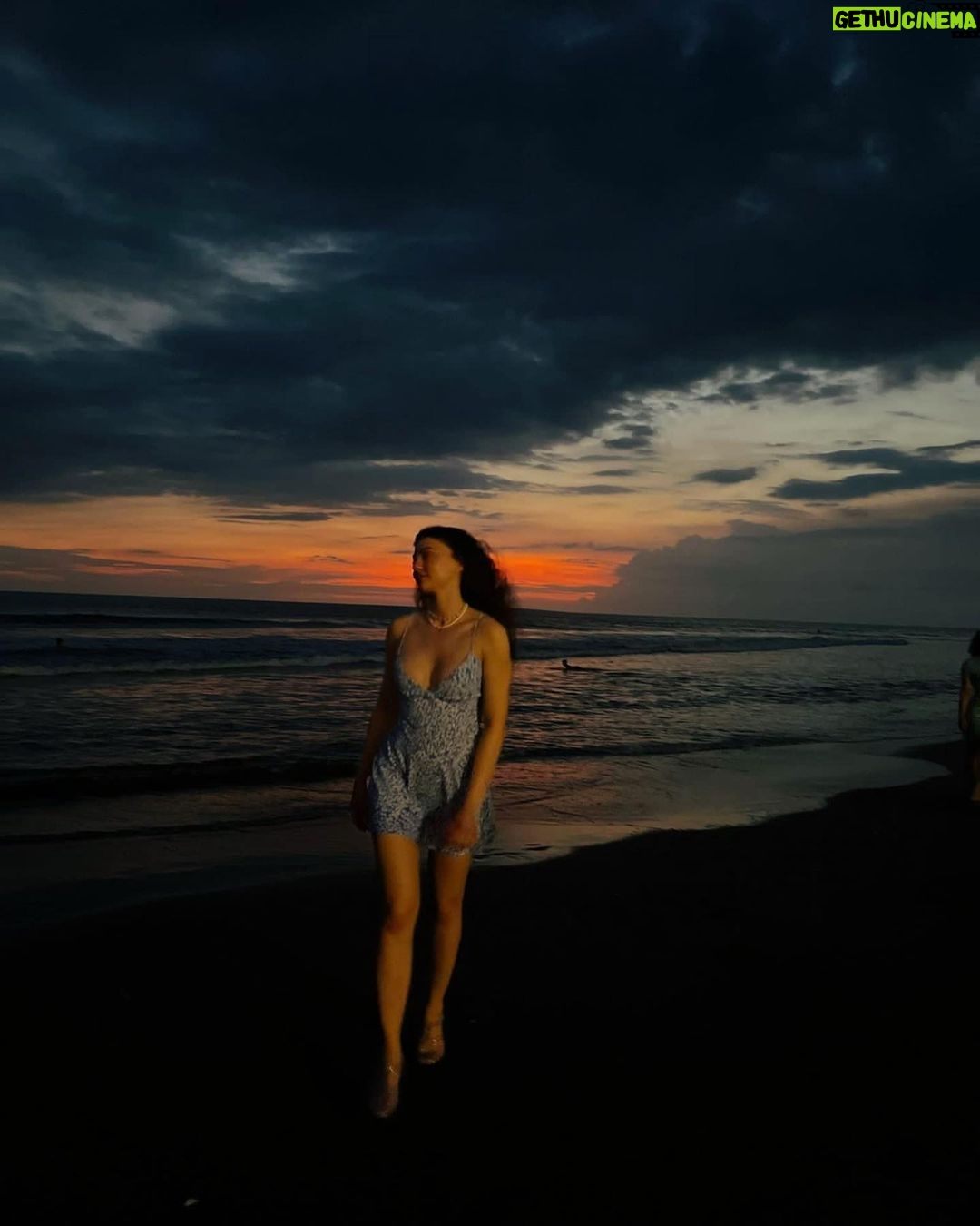 Burcu Özberk - 1.2 Million Likes - Hi from Bali🙋🏻♀️🤍