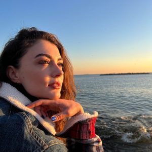 Burcu Özberk Instagram - Mahalle🤍