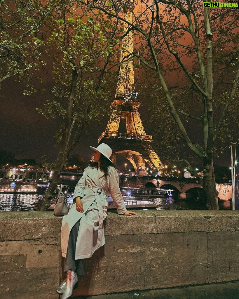 Burcu Özberk Instagram - Un jour â Paris ✨