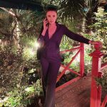 Burcu Özberk Instagram - Telefonda konuşurken yerinde duramayanlar burada mı? 🖤😬