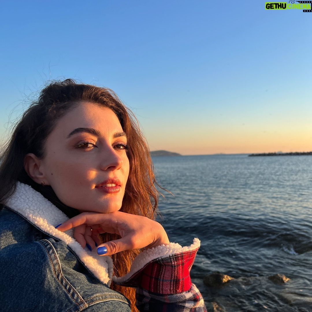Burcu Özberk - 794.1K Likes - Mahalle🤍