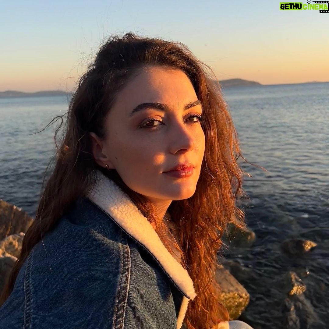 Burcu Özberk - 794.1K Likes - Mahalle🤍