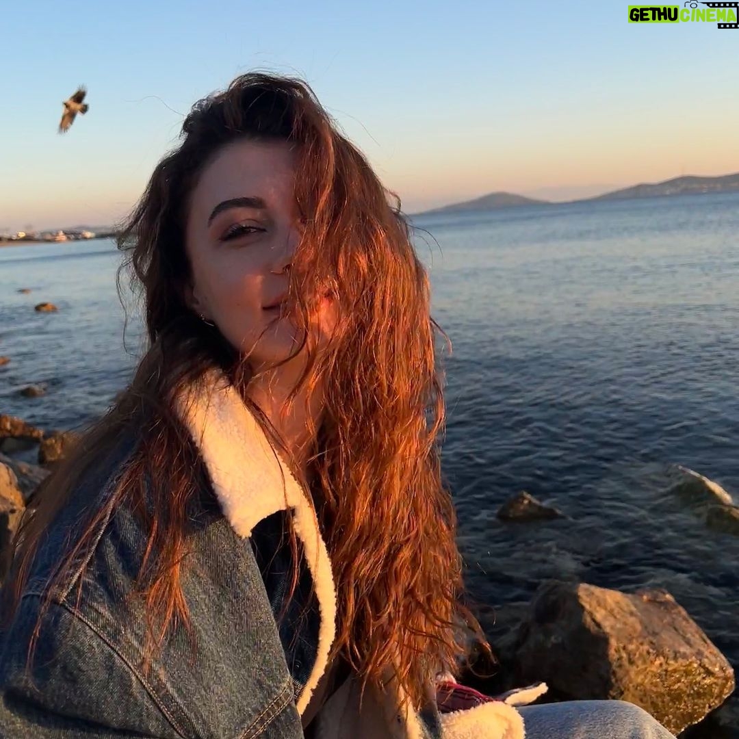 Burcu Özberk - 794.1K Likes - Mahalle🤍
