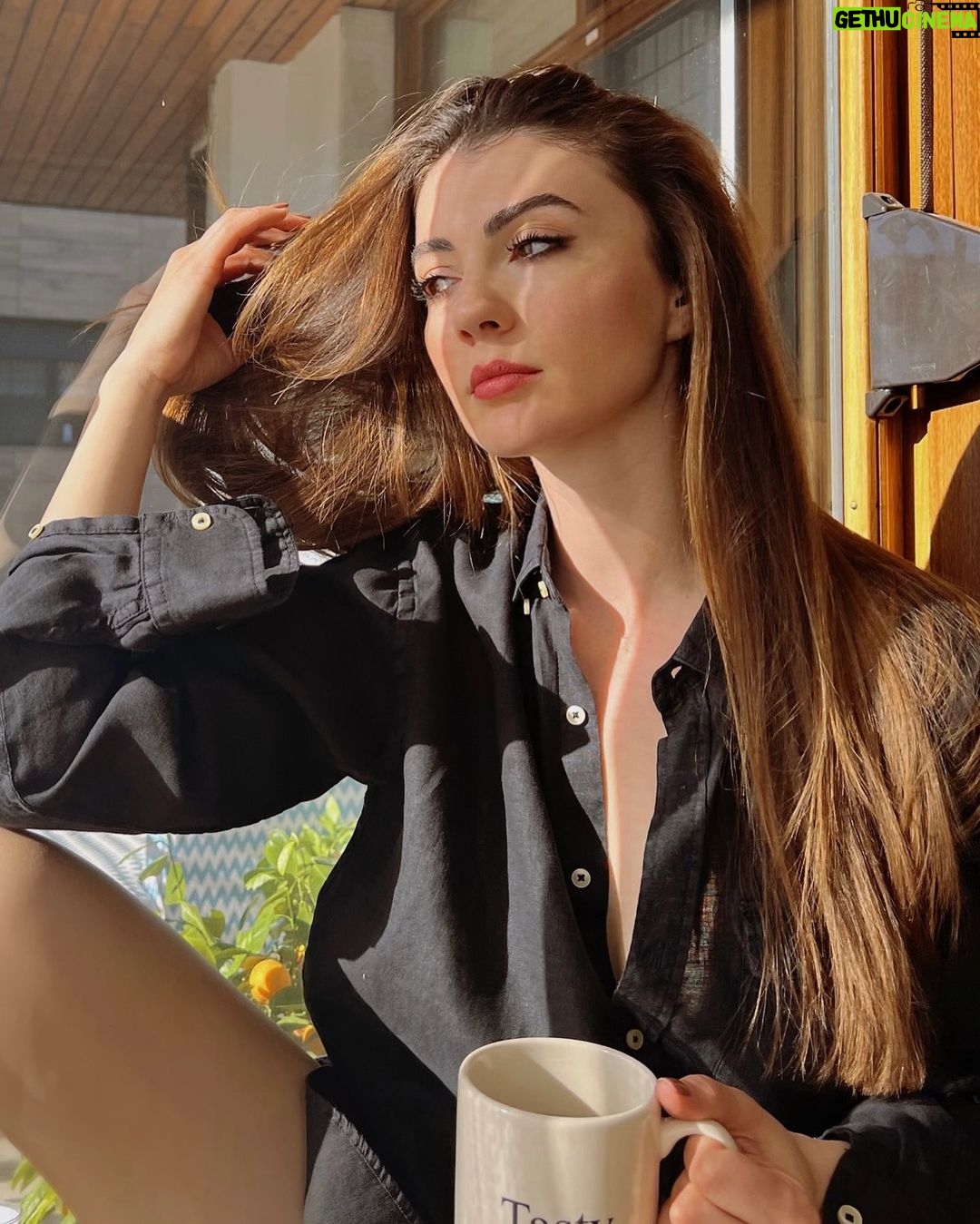 Burcu Özberk - 867.4K Likes - Su sıcacık havalara geçebiliyor muyuz?
🤍🌸👼🏻