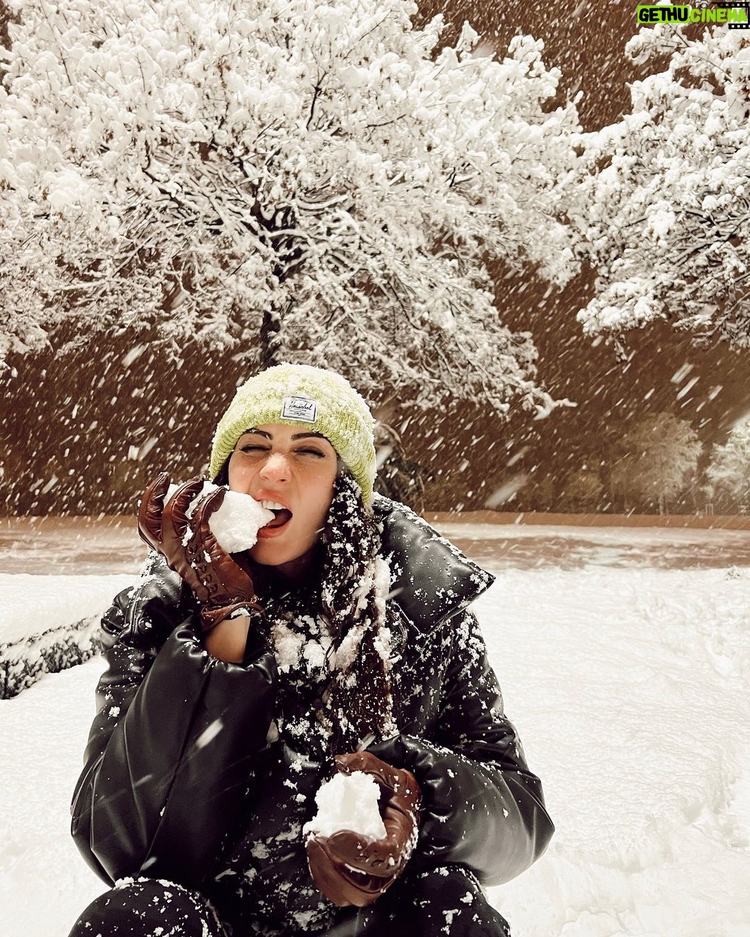 Burcu Özberk - 863.6K Likes - ❄️🤍❄️