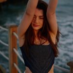 Burcu Özberk Instagram - Son 2 diyebilir miyiz💛🤍