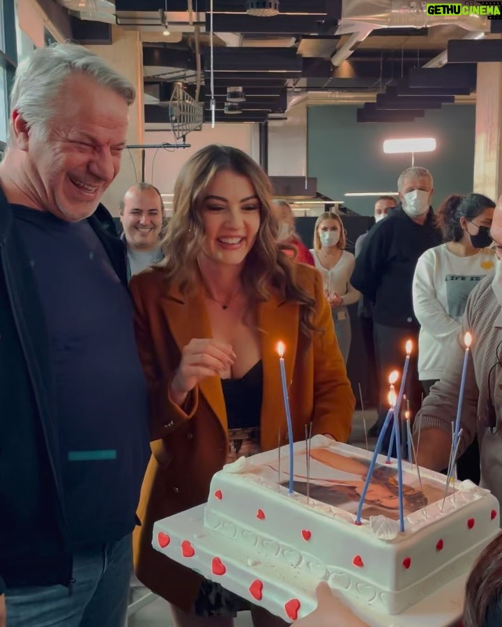 Burcu Özberk - 1 Million Likes - Bir yaş daha aldım🤍