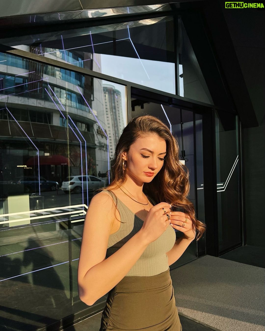 Burcu Özberk - 1 Million Likes - Güneşlendim 😋🤍☀️