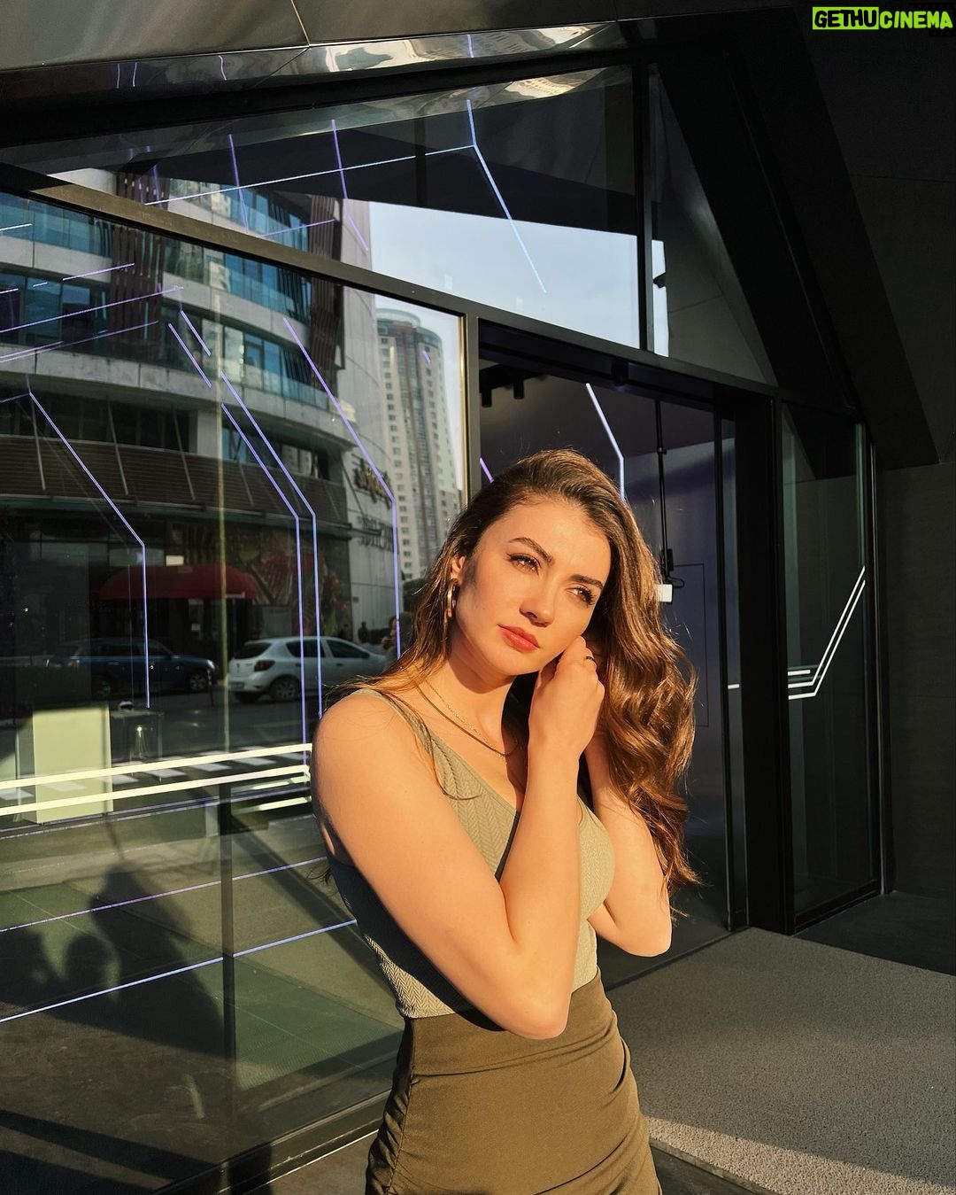 Burcu Özberk - 1 Million Likes - Güneşlendim 😋🤍☀️
