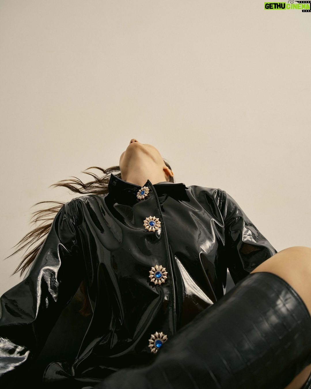 Burcu Özberk Instagram - Seriyi tamamlıyorum🖤