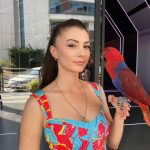 Burcu Özberk Instagram - Herkese iyi haftalar 👼🏻 Lucy🦜“Ben ne alaka?” 😅