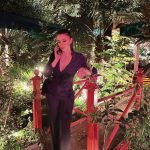 Burcu Özberk Instagram - Telefonda konuşurken yerinde duramayanlar burada mı? 🖤😬