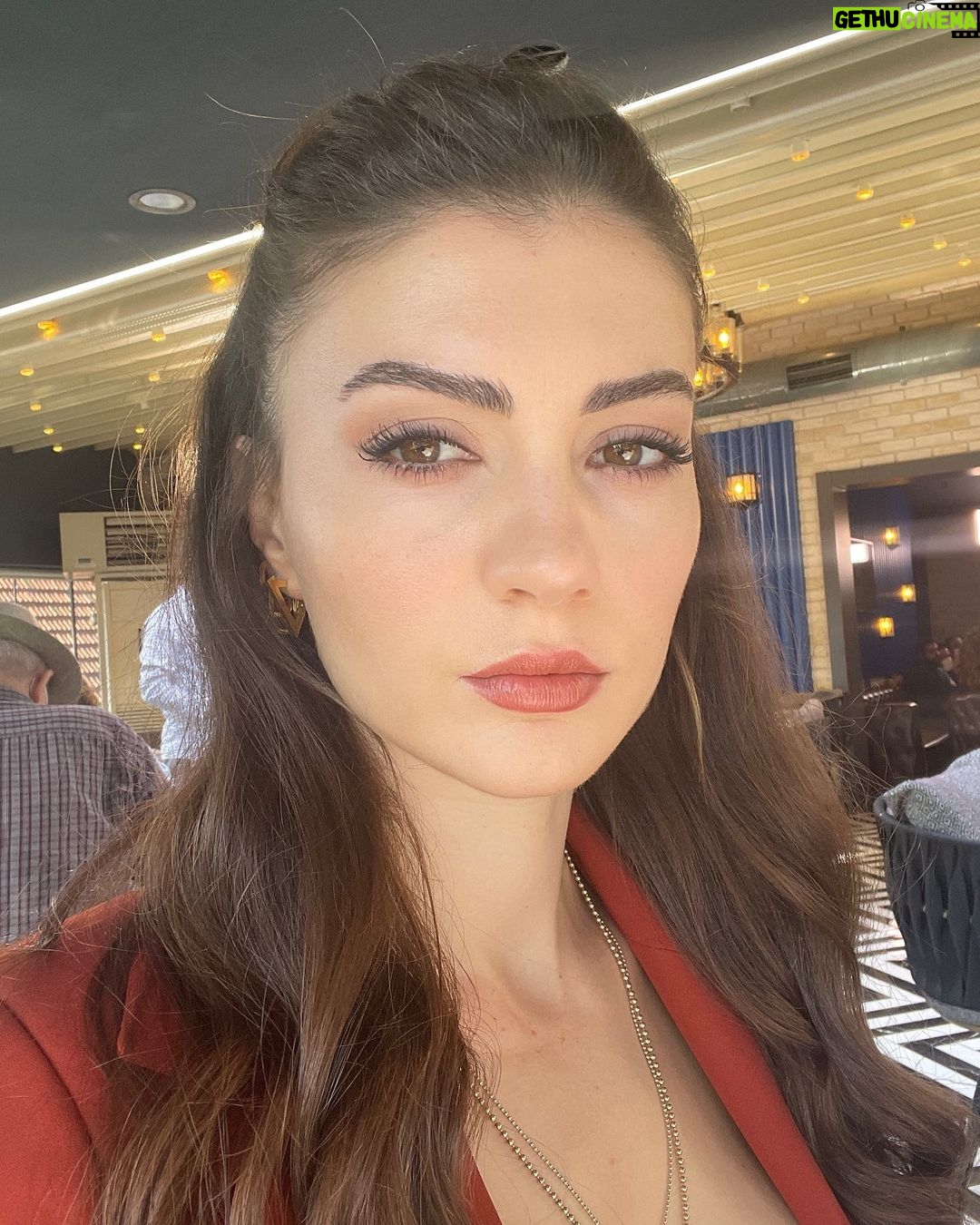 Burcu Özberk - 1 Million Likes - An’lık🤍
Storyde kalmadı 🤭