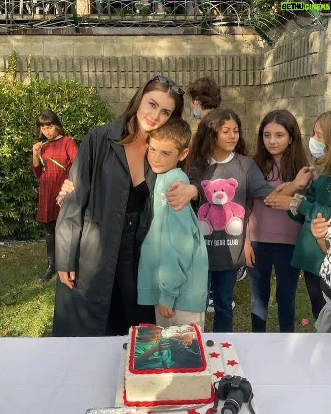 Burcu Özberk Instagram - Bugün benim Can’ımın, en güzel yanımın doğum günü🤍 12 yıldır benim uğurum oldu. Fotoğraflar kötü ama hissettiklerim tarifsiz🤍