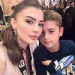 Burcu Özberk Instagram - Magazinciler derneğine bu anlamlı ödül için teşekkür ederim. 🙏🏻 Beni bu geceye hazırlayan aşkım; @parlaquestyling Makyajım için ;@hidayetkorkmaz_ Saçım için; @guneyaslanofficial Ayrıca; @raisavanessa ve @kismetbymilka ‘ya çok teşekkür ederim 🤍👼🏻🙏🏻