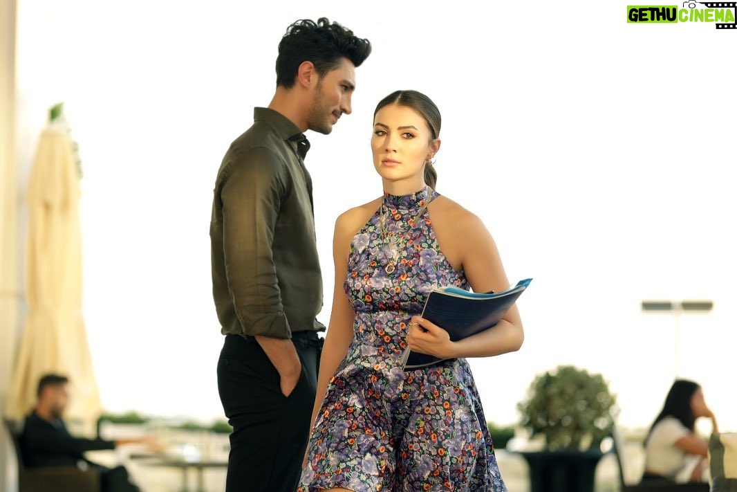 Burcu Özberk - 814.4K Likes - 🤍