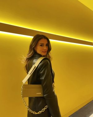 Burcu Özberk Instagram - Mutluyum 🖤