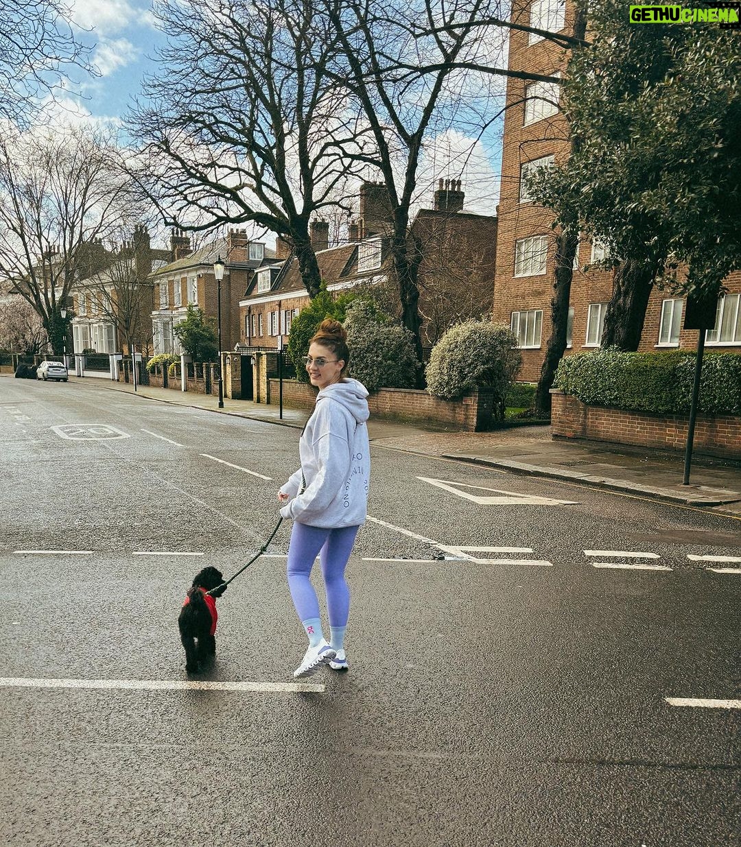 Burcu Özberk Instagram - Sunny sunday 🌞 Hollandpark