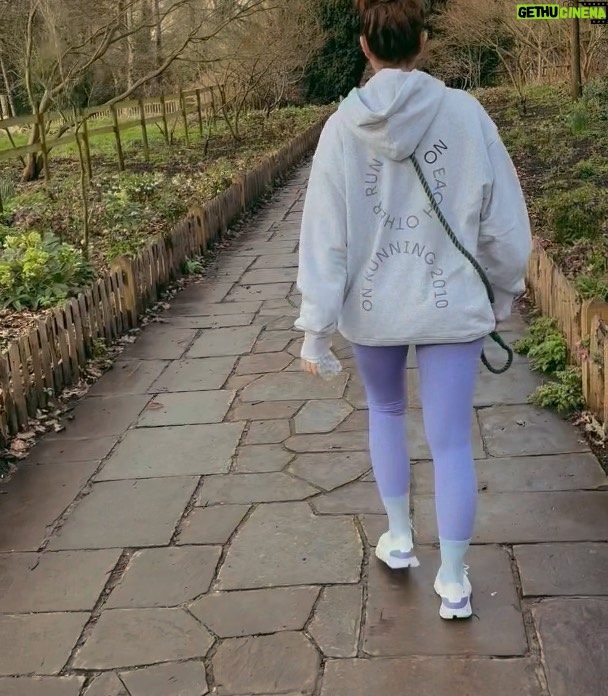 Burcu Özberk Instagram - Sunny sunday 🌞 Hollandpark