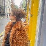 Burcu Özberk Instagram - Son aylarda tahmini en çok göreceğiniz ikili 😂😋 Soho, London UK